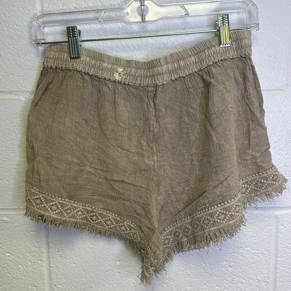 Raya Sun Tan High Waist Shorts with Lace Trim - Picture 6 of 10
